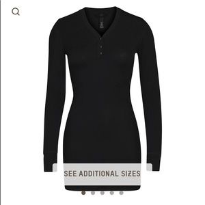 SKIMS Sleep Henley onyx xxs
